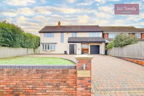 4 bedroom detached house for sale