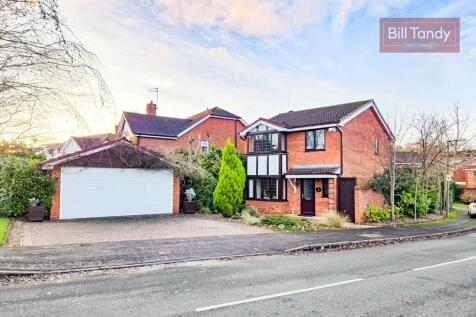 4 bedroom detached house for sale