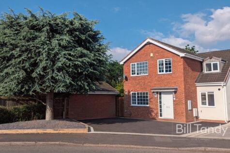 Yew Tree Avenue, Lichfield, WS14 4 bed detached house for sale