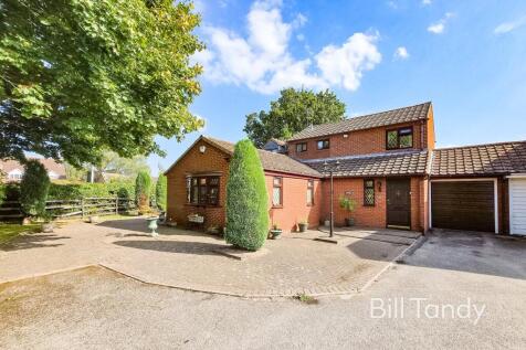 Yoxall Road, Kings Bromley... 3 bed link detached house for sale