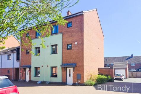 4 bedroom end of terrace house for sale