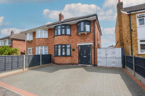 3 bedroom semi-detached house for sale