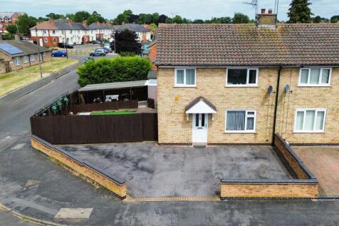 3 bedroom town house for sale