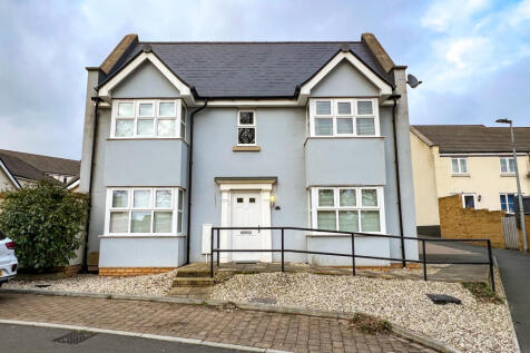 High Six Gardens, Patchway, Bristol... 3 bed link detached house for sale