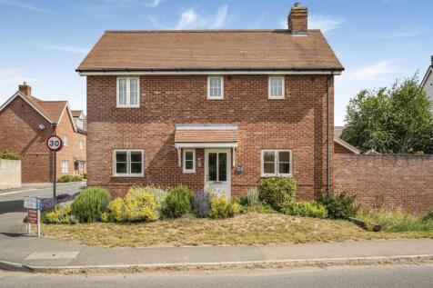 Eldridge Close, Clavering CB11 3 bed link detached house for sale