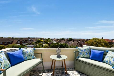 3 bedroom maisonette for sale