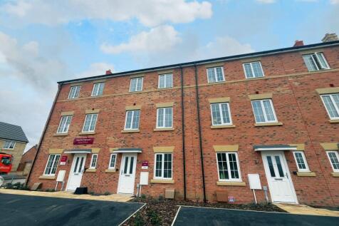 4 bedroom end of terrace house for sale