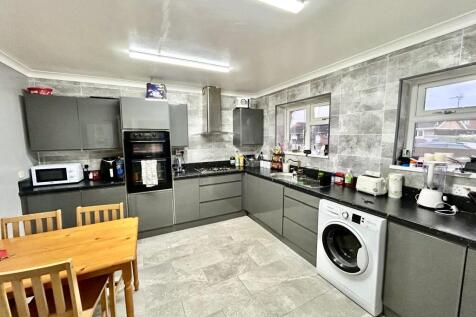 2 bedroom terraced bungalow for sale