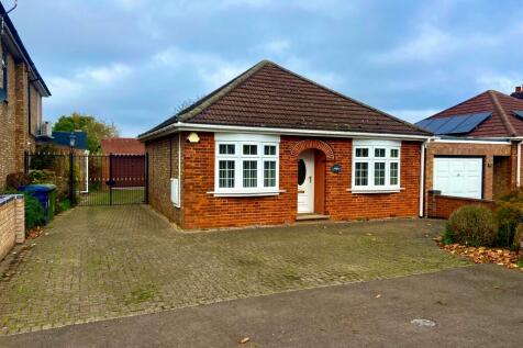 2 bedroom detached bungalow for sale