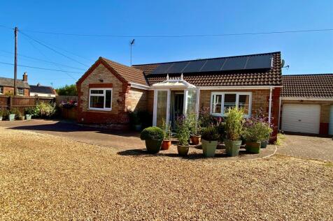 2 bedroom detached bungalow for sale