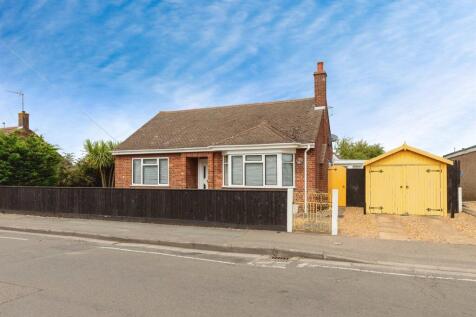 2 bedroom detached bungalow for sale