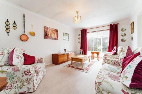 2 bedroom semi-detached bungalow for sale