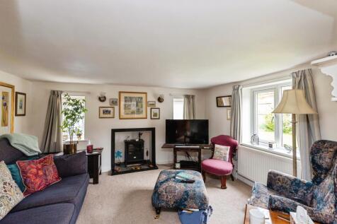 2 bedroom link detached house for sale
