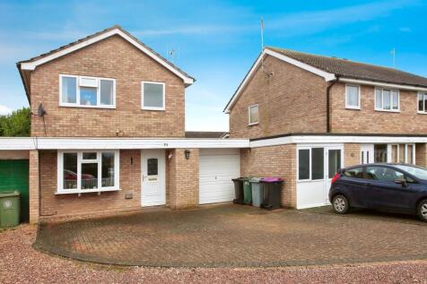 3 bedroom link detached house for sale