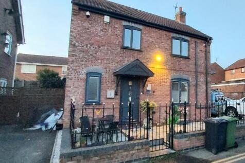 2 bedroom detached house for sale