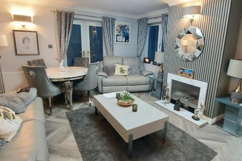 2 bedroom detached house for sale