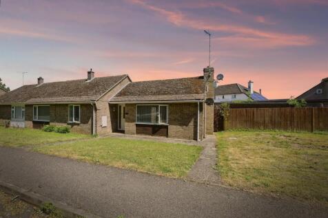 3 bedroom semi-detached bungalow for sale