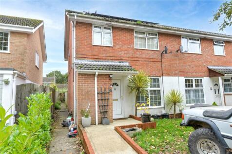 4 bedroom end of terrace house for sale