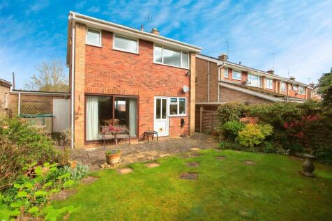 3 bedroom link detached house for sale