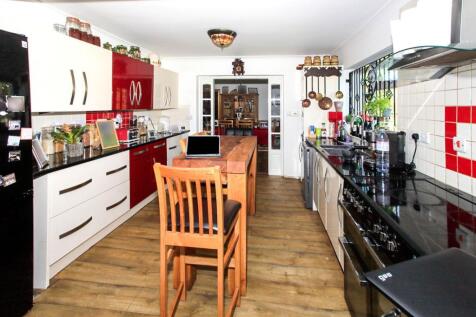 7 bedroom detached bungalow for sale
