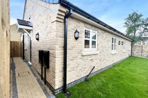 2 bedroom semi-detached bungalow for sale