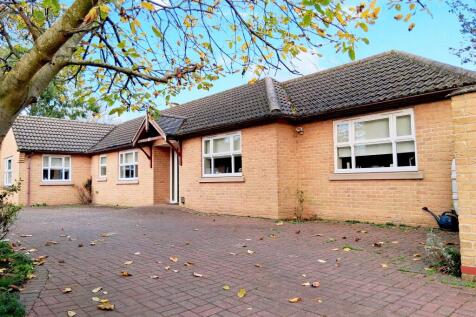 4 bedroom detached bungalow for sale