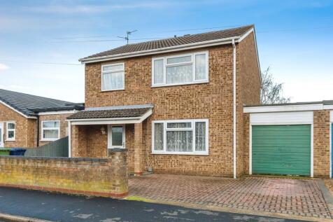 3 bedroom link detached house for sale