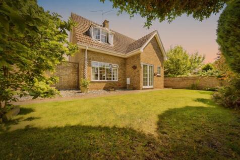 4 bedroom chalet for sale