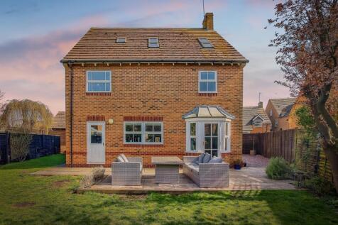 5 bedroom detached house for sale