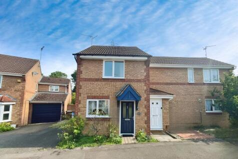 2 bedroom semi-detached house for sale