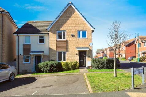 3 bedroom semi-detached house for sale
