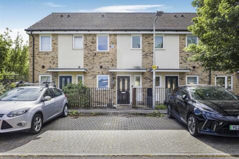 Glenmore Place, Tilehurst 2 bed terraced house for sale