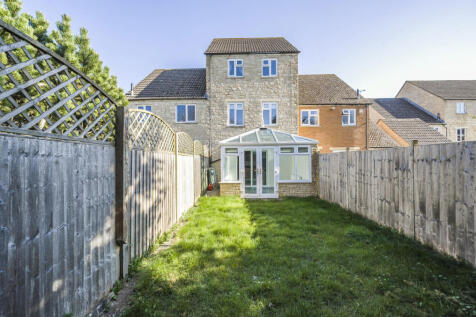 Perrinsfield, Lechlade... 3 bed townhouse for sale