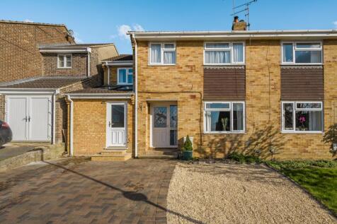 Chestnut Avenue, Faringdon... 4 bed semi