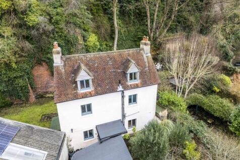 2 bedroom detached house for sale