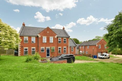 6 bedroom detached house for sale