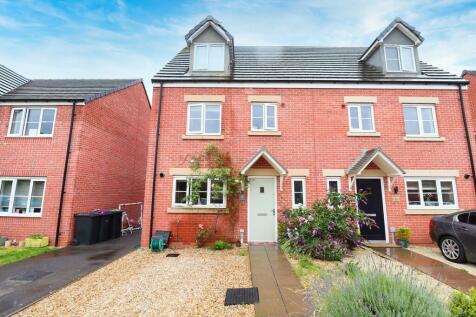 4 bedroom semi-detached house for sale