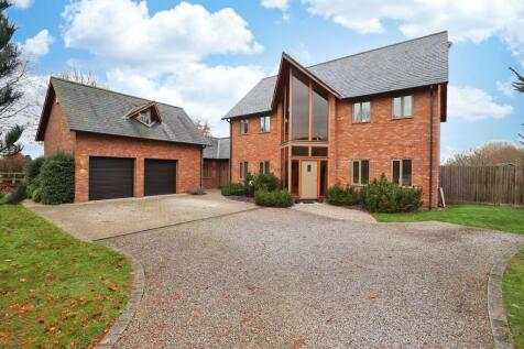 5 bedroom detached house for sale