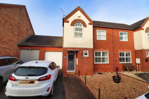 3 bedroom semi-detached house for sale