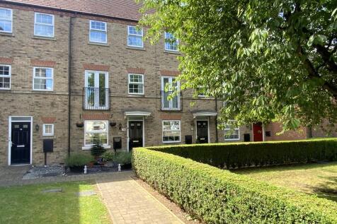 3 bedroom town house for sale