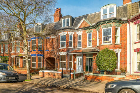 4 bedroom terraced house for sale