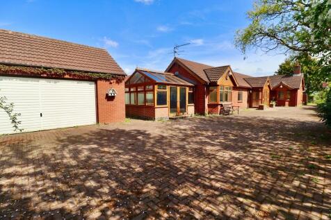 4 bedroom detached bungalow for sale