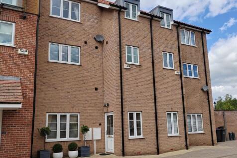 3 bedroom town house for sale
