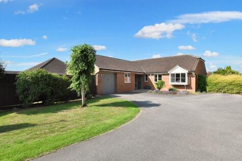4 bedroom detached bungalow for sale