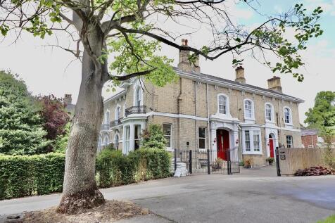 7 bedroom semi-detached house for sale