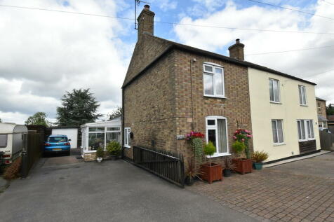 2 bedroom semi-detached house for sale