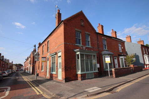 6 bedroom end of terrace house for sale