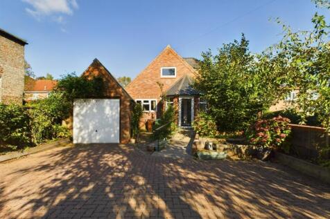 Priestgate, Nafferton, YO25 4LR 3 bed detached bungalow for sale