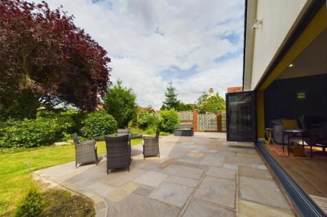 Station Road, Hutton Cranswick, YO25 9QZ 4 bed detached bungalow for sale