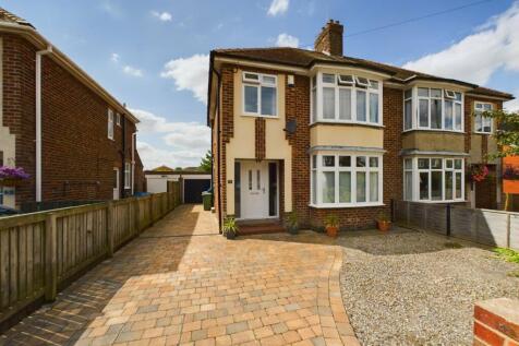 Wold View Road North, Driffield, YO25... 3 bed semi